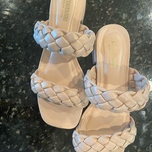 Cushionaire  Women's Nan two band braided low block heel sandals Sz 6 - MINT